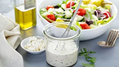 5 چاشنی خوشمزه برای سالاد، ساندویچ و پیتزا