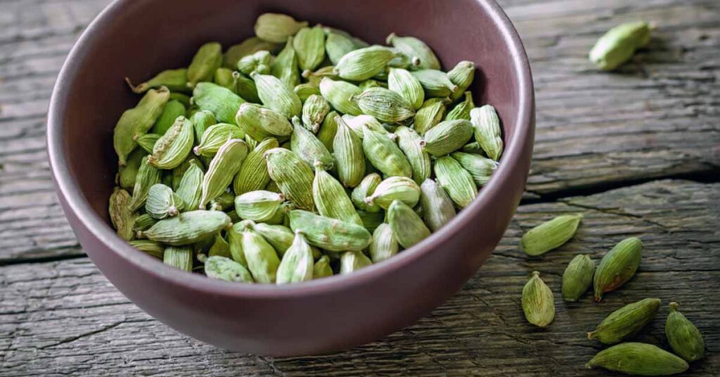 هل سبز  ادویه ای معطر با خواص بسیار عالی